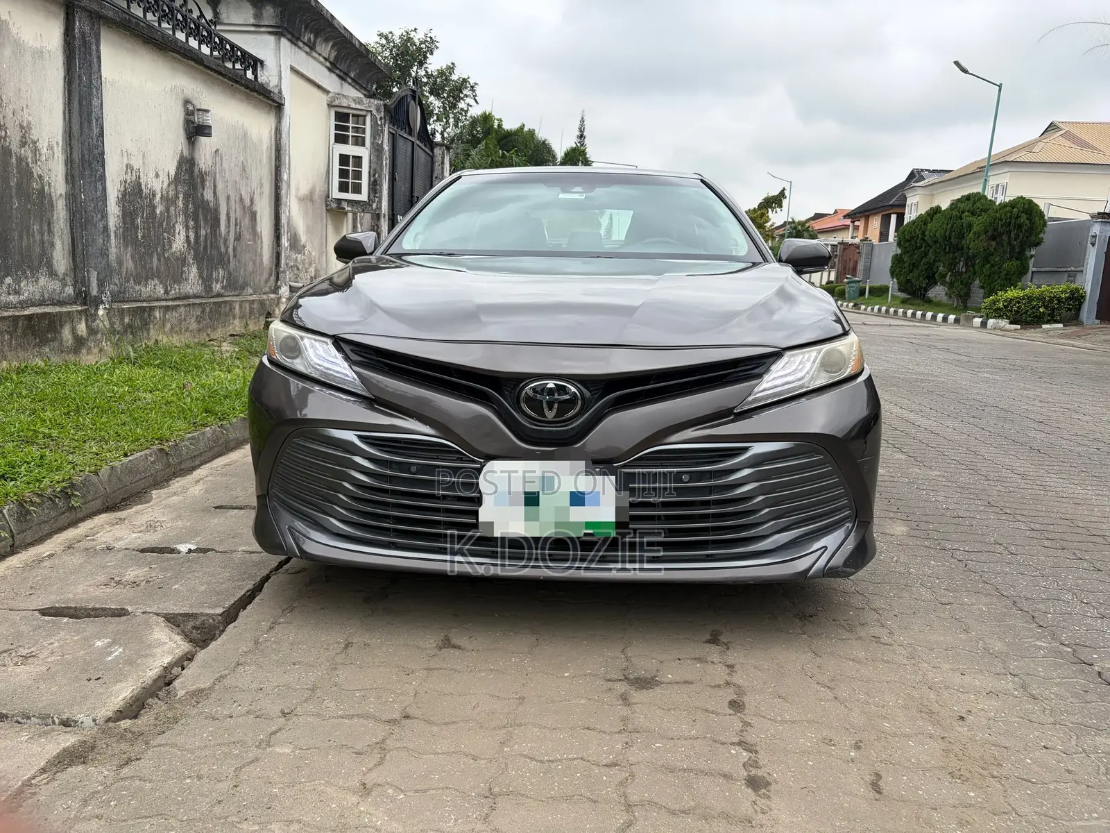 Toyota Camry XLE FWD (2.5L 4cyl 8AM) 2018 Brown