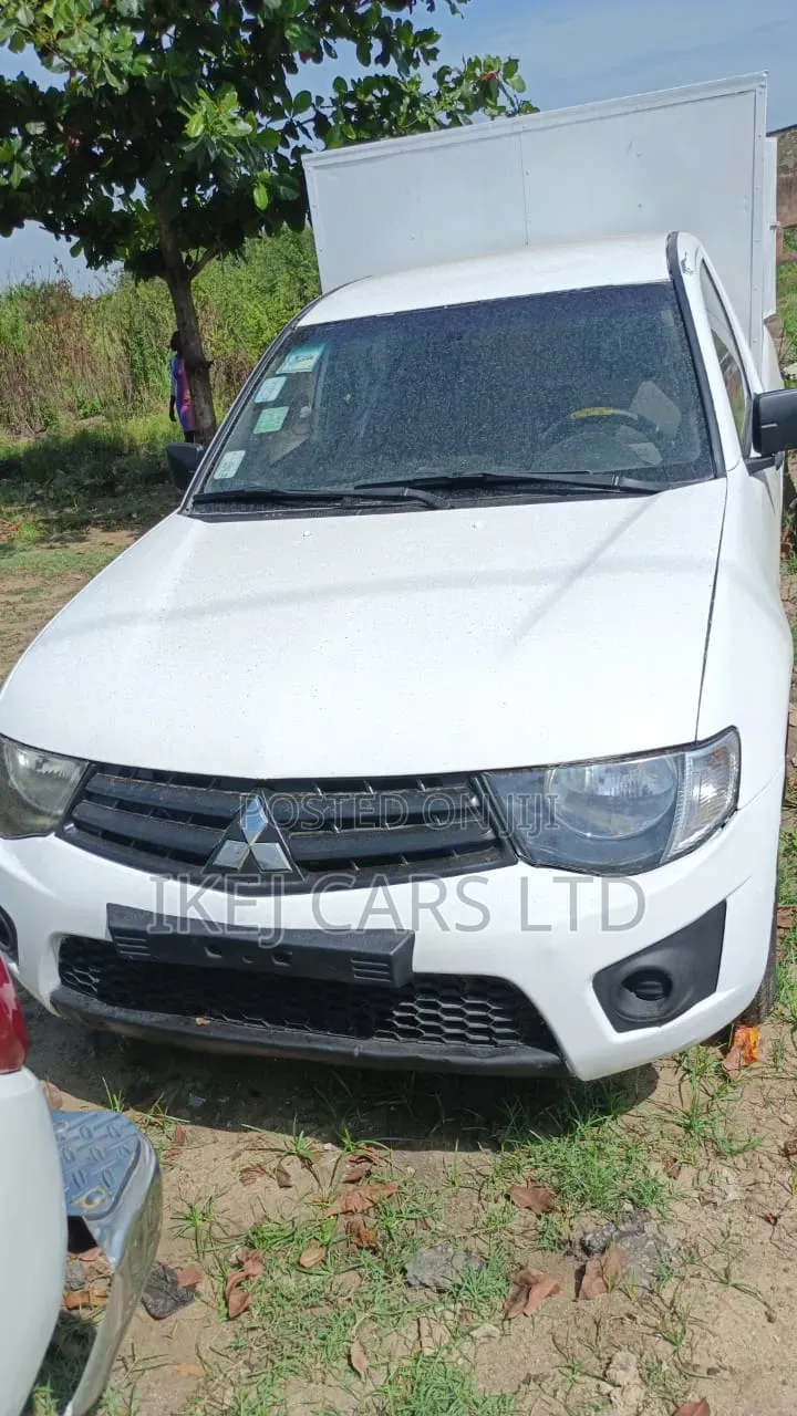 Mitsubishi L200 2013 White