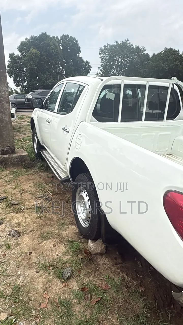 Mitsubishi L200 2013 White