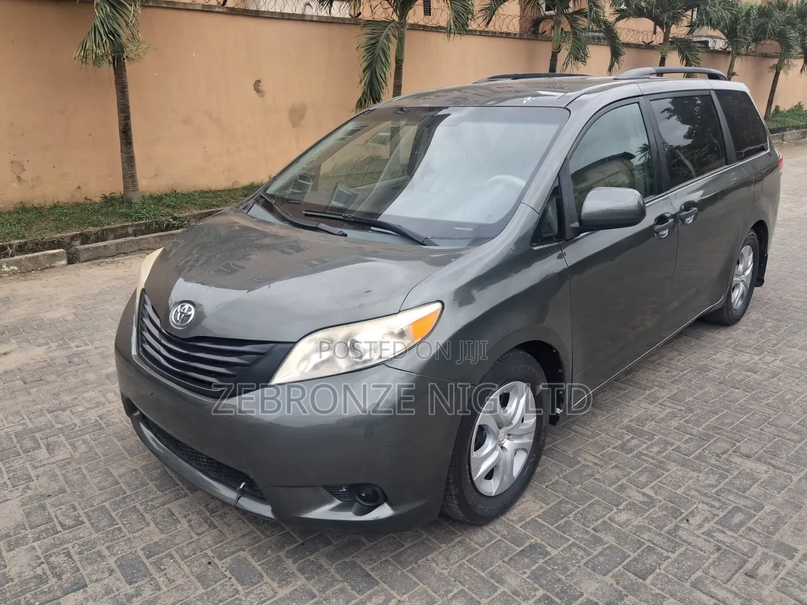 Toyota Sienna 2013 Green