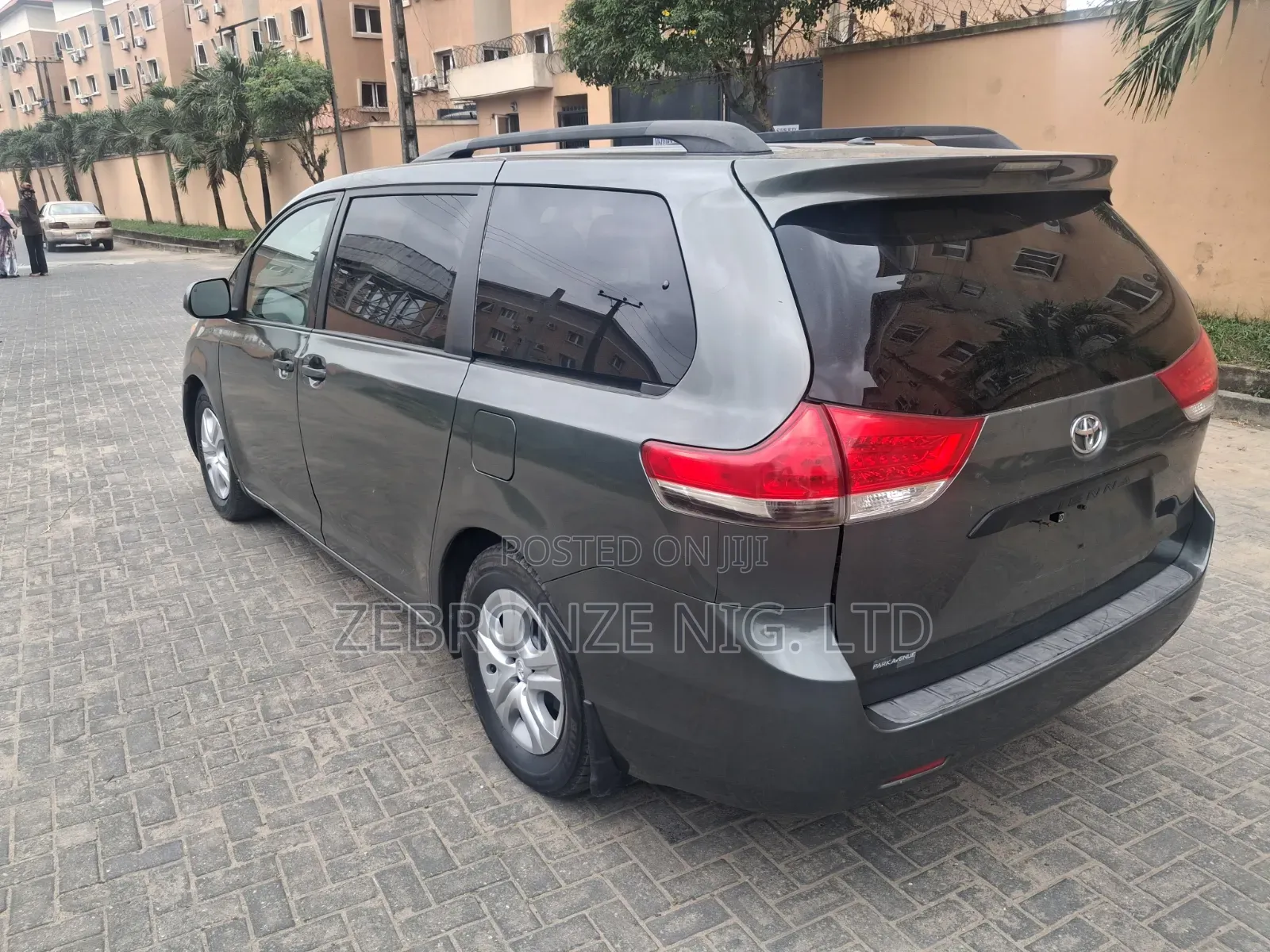 Toyota Sienna 2013 Green