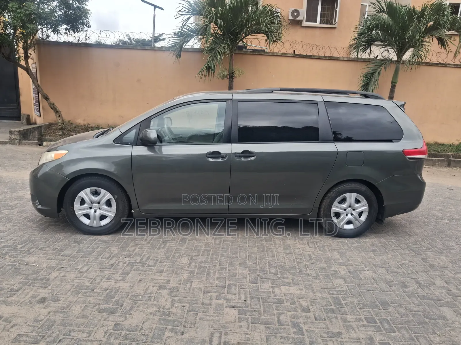 Toyota Sienna 2013 Green