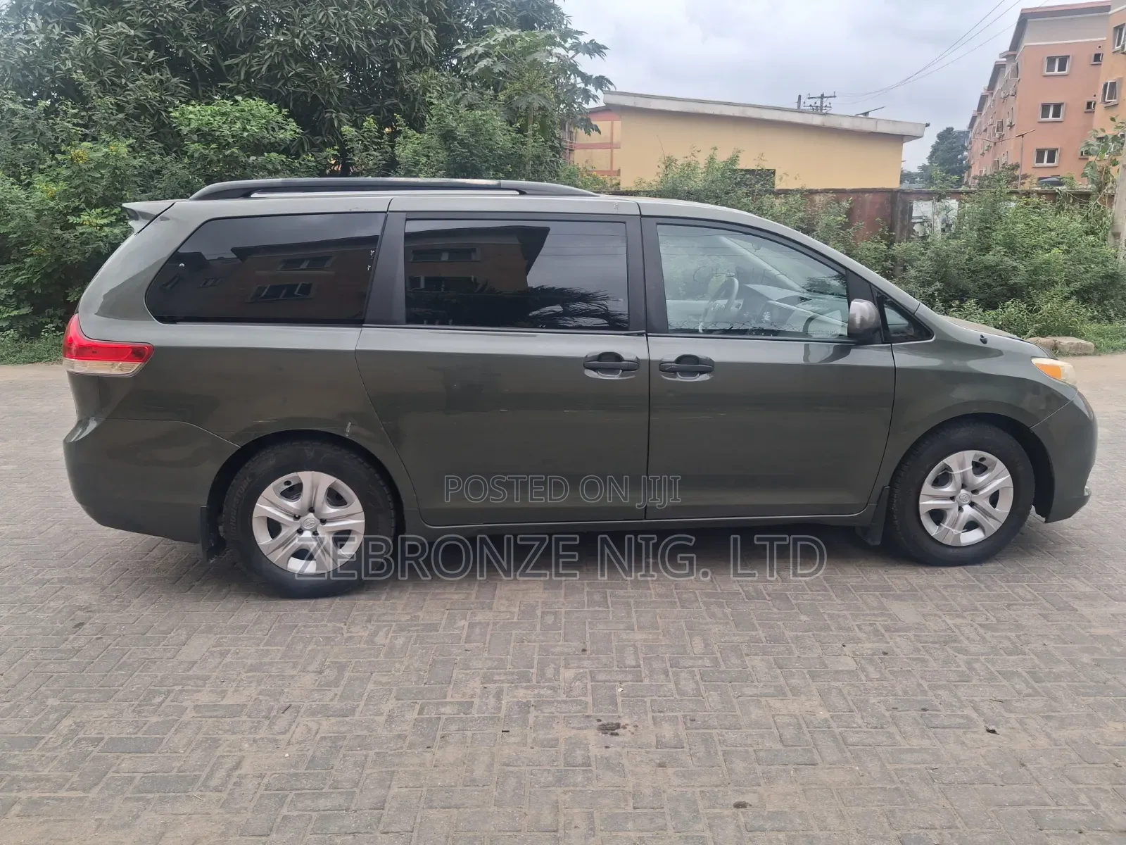 Toyota Sienna 2013 Green