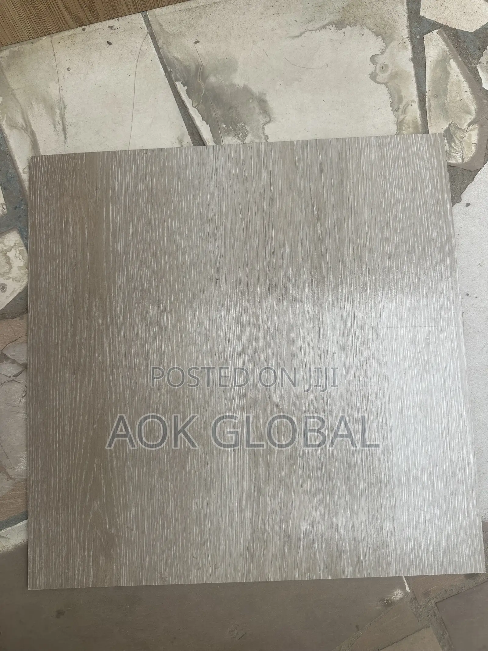 Luxurious Vinyl Floor Tiles