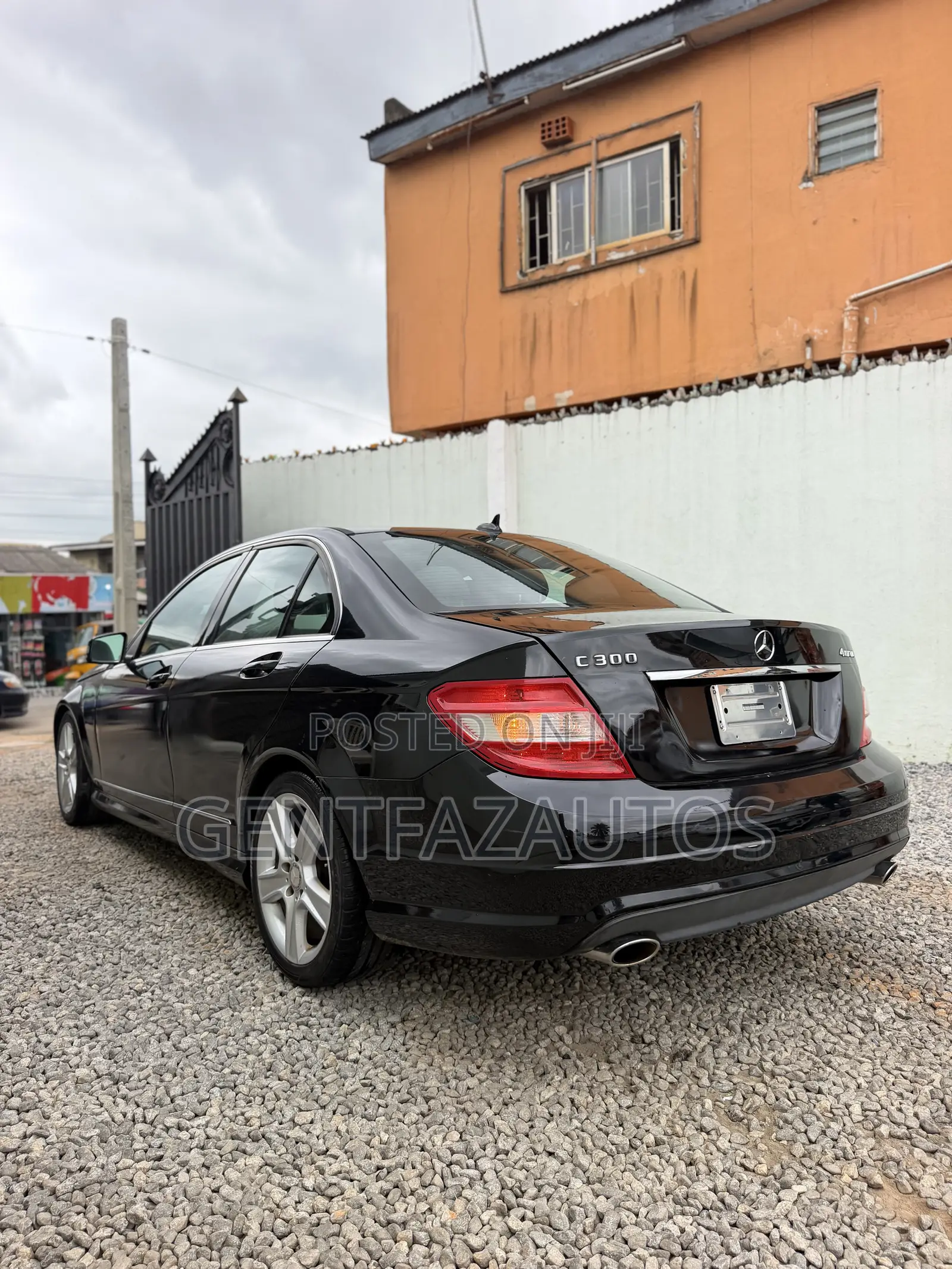 Mercedes-Benz C300 Luxury 4Matic Sedan AWD (3.0L 6cyl 7A) 2011 Black