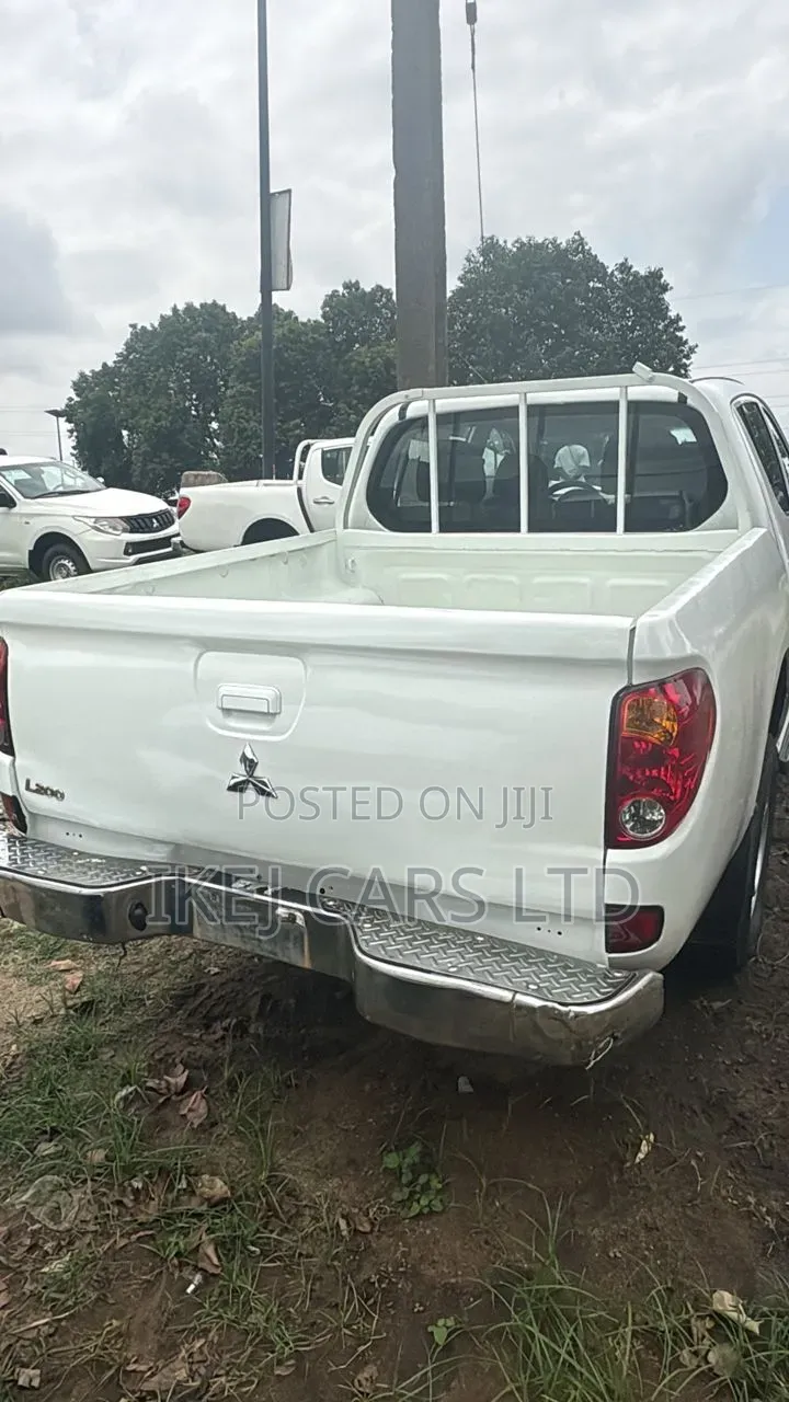 Mitsubishi L200 2014 White