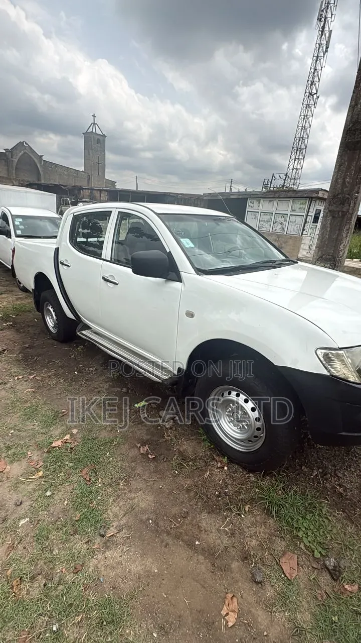 Mitsubishi L200 2014 White