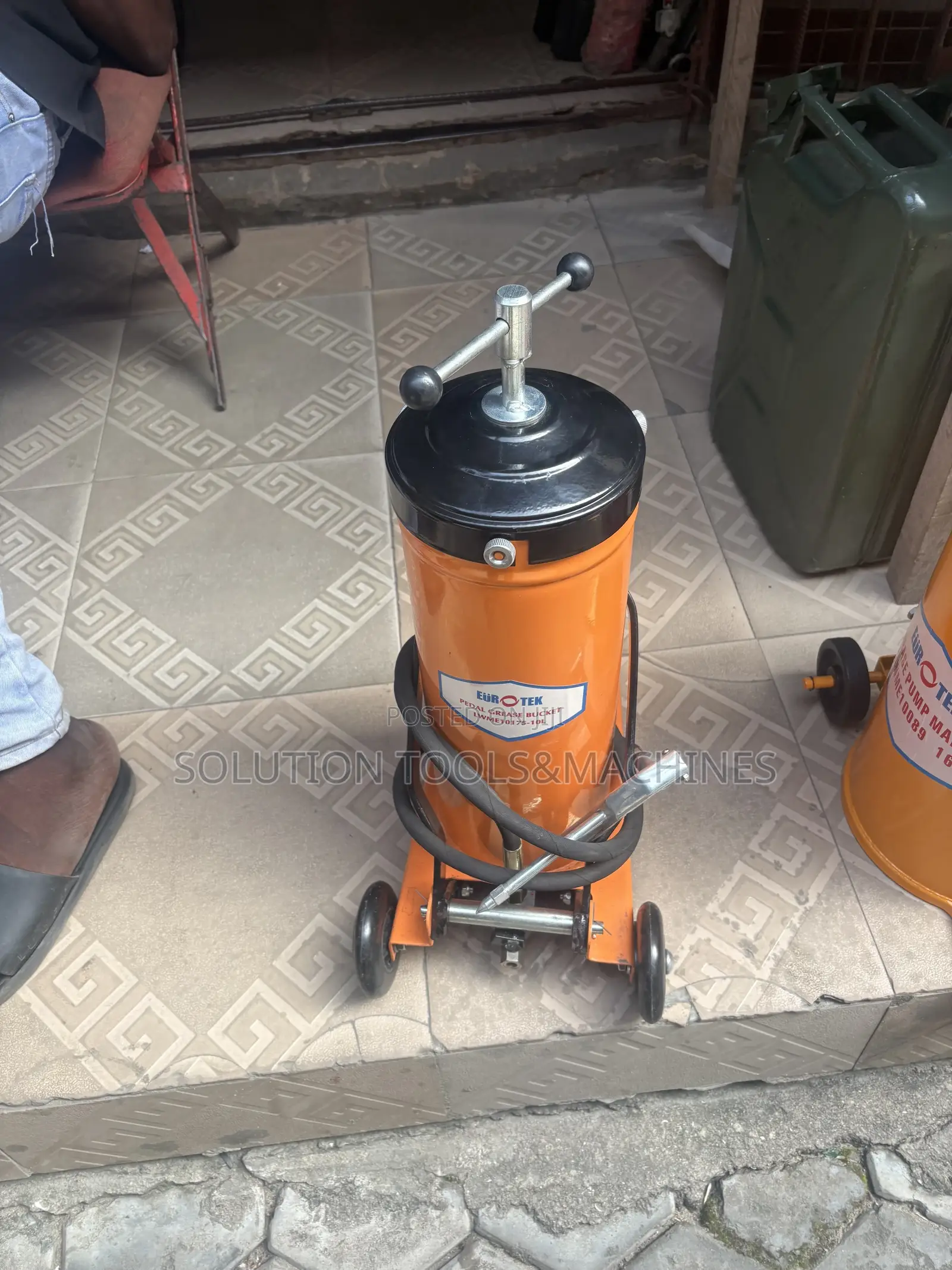 Pedal-Operated or Manual Bucket Grease Pump
