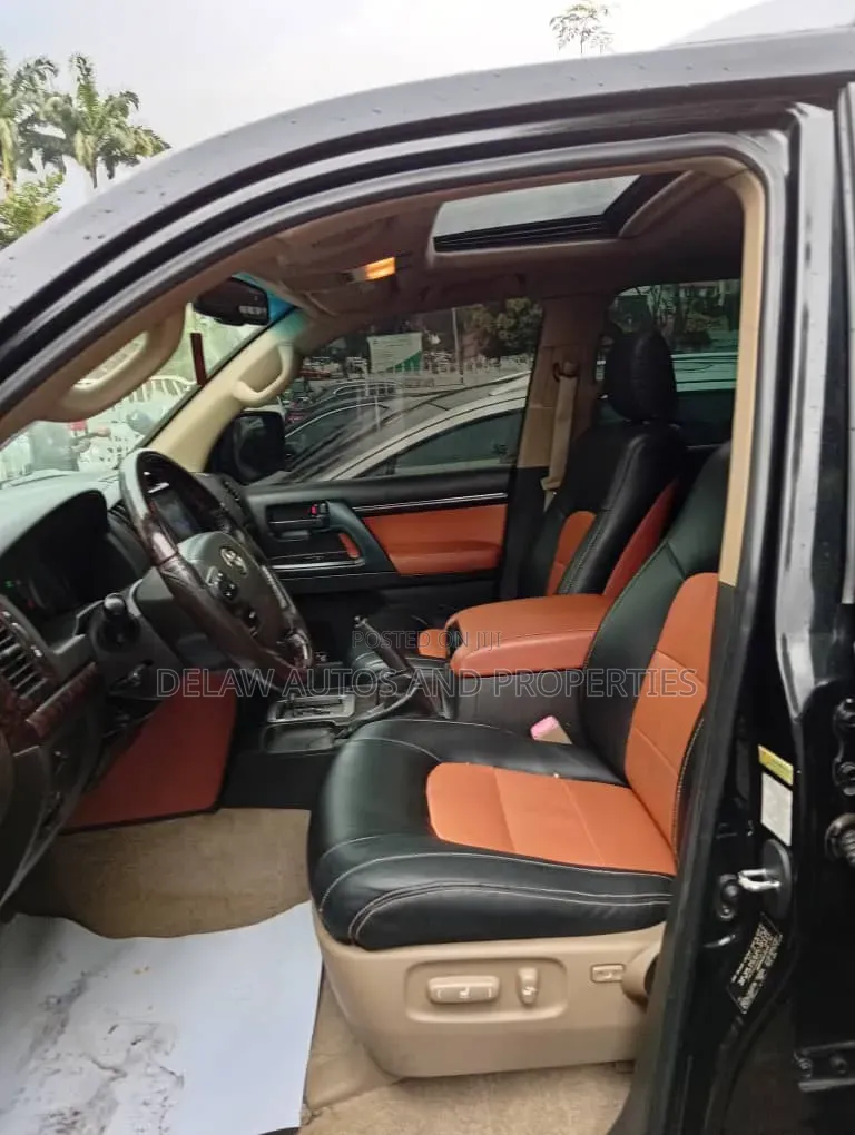 Toyota Land Cruiser 2012 Black