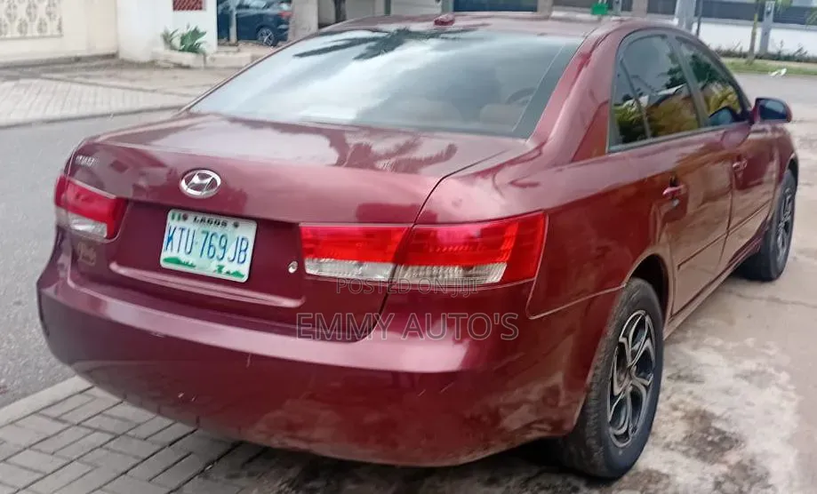 Hyundai Sonata 2009 Red
