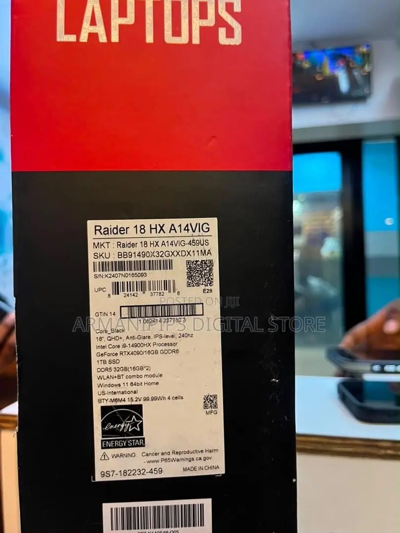 New Laptop MSI Raider 18 HX AI A2XW 32GB Intel Core i9 SSD 1T