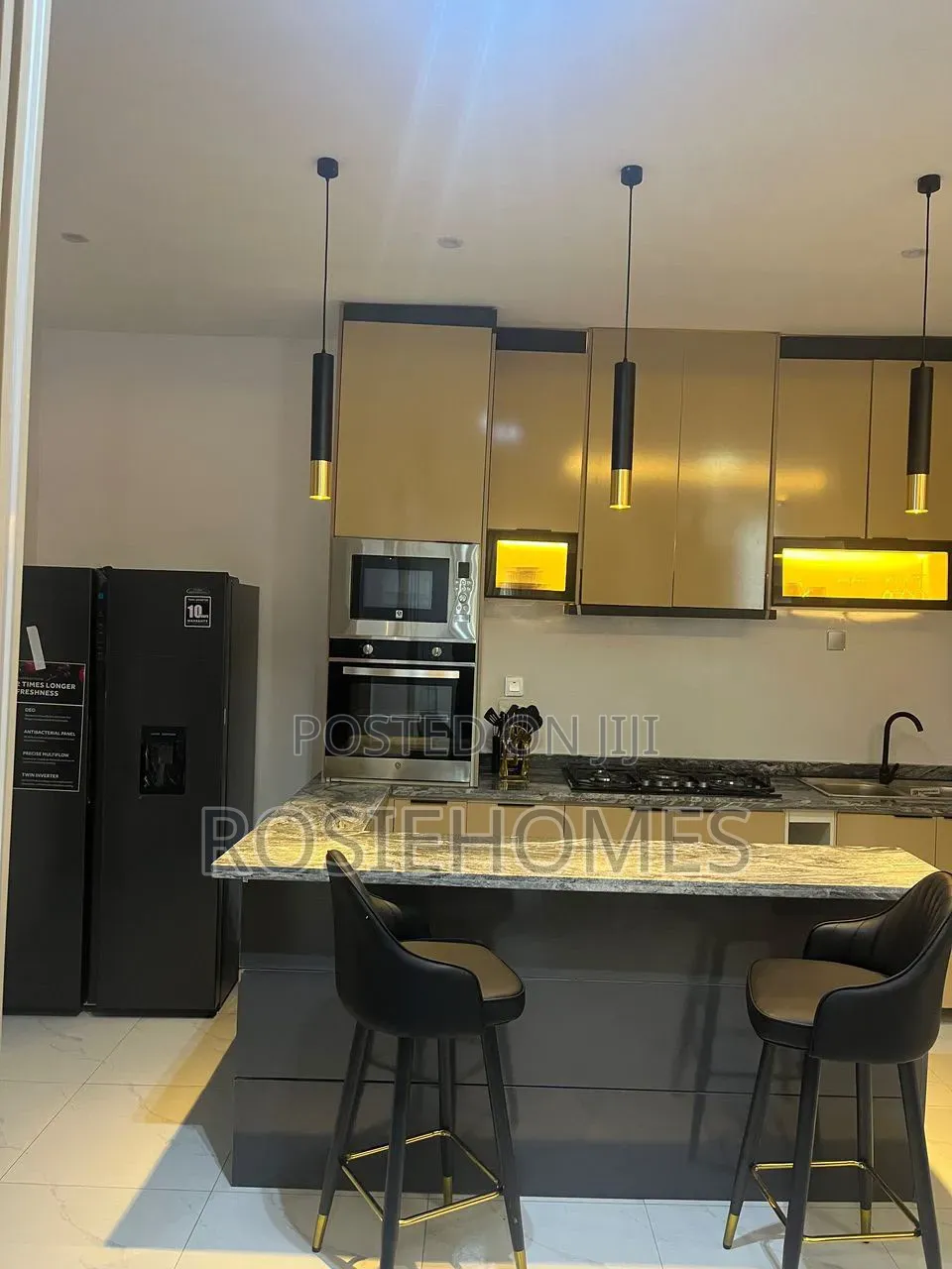 Tastefully Newly Furnished 2 Bedroom Chevron