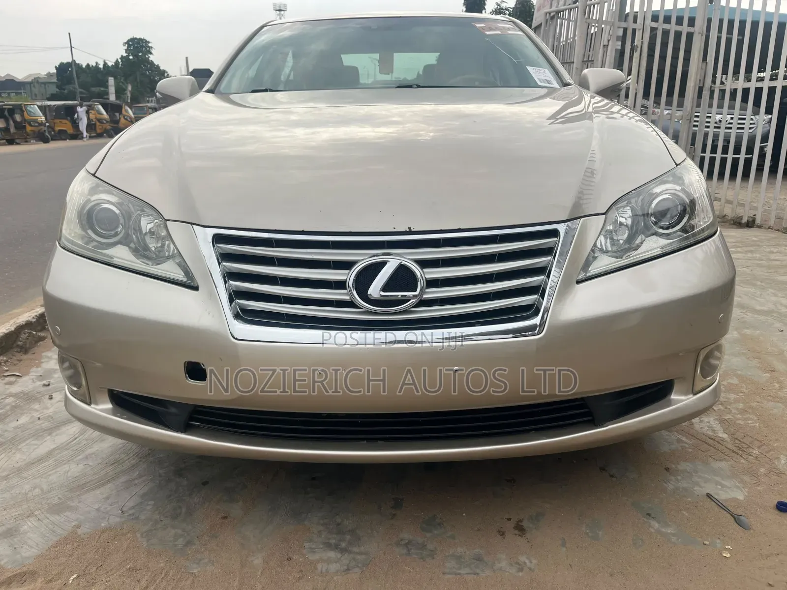 Lexus ES 350 2010 Gold