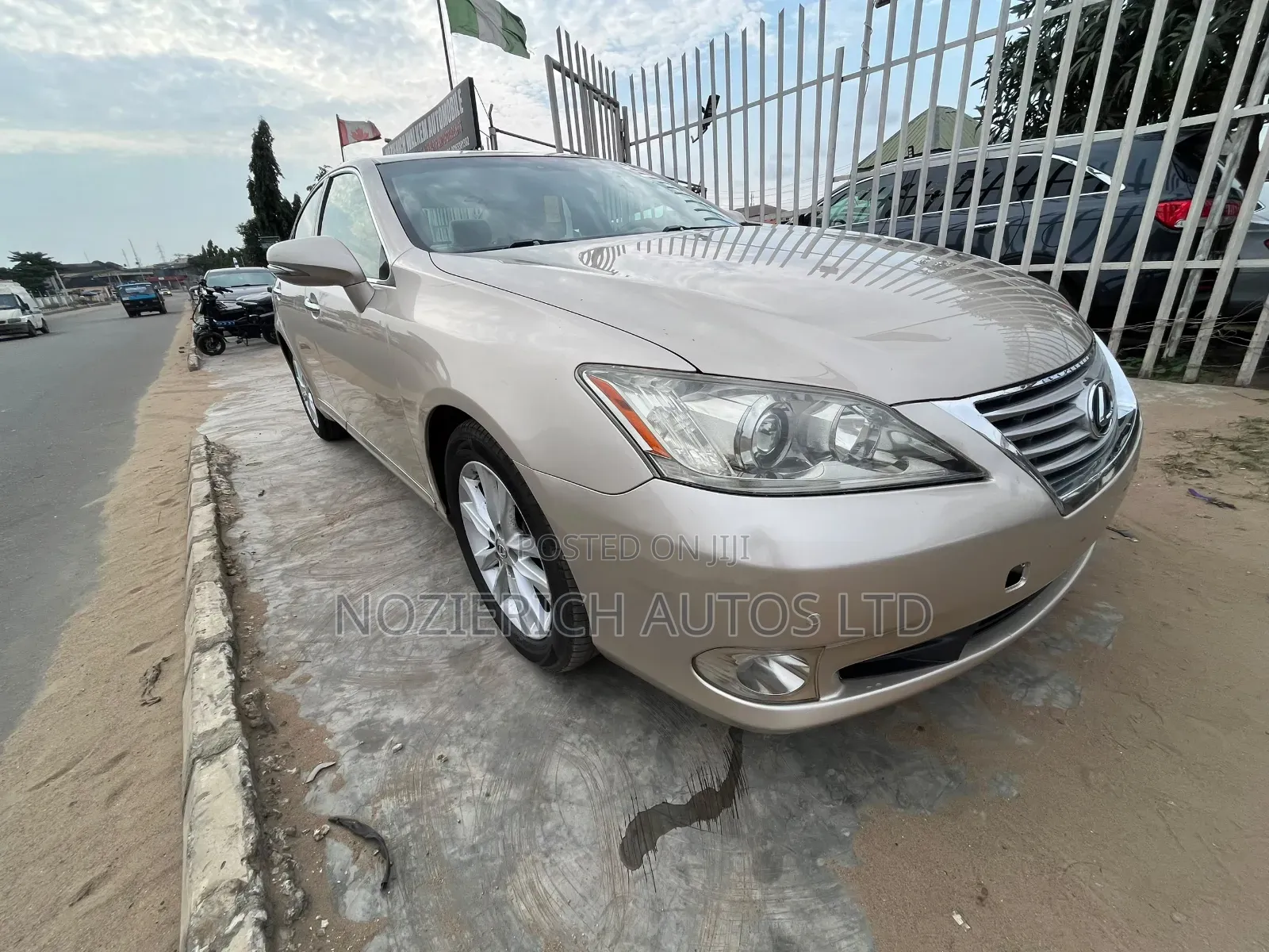 Lexus ES 350 2010 Gold