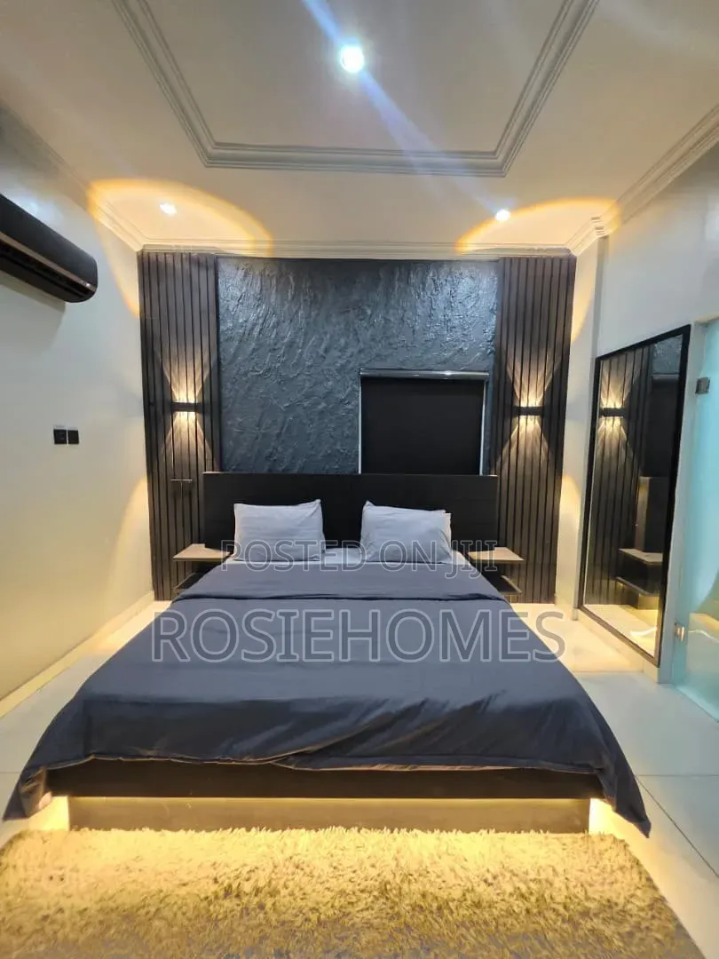 Dark Themed Luxe One Bedroom Apartment With Pool.