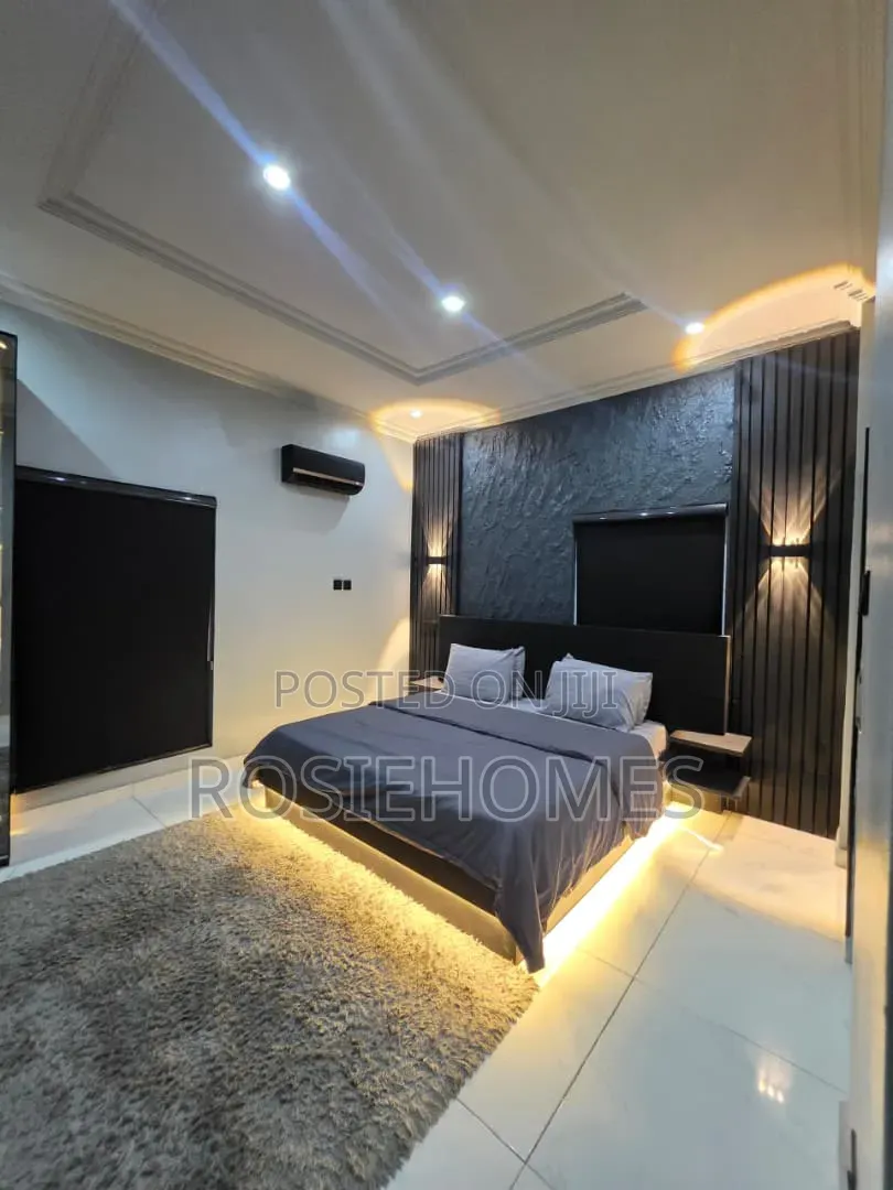 Dark Themed Luxe One Bedroom Apartment With Pool.