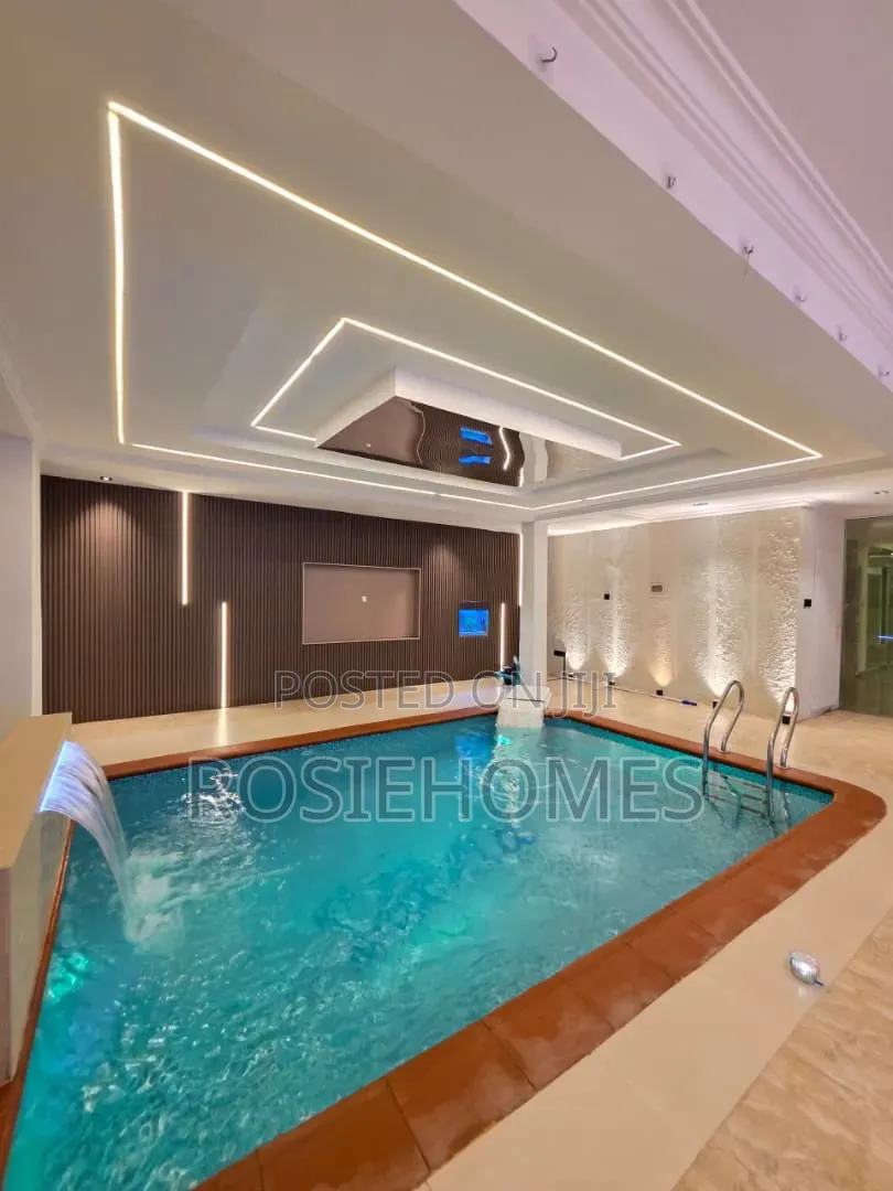 Dark Themed Luxe One Bedroom Apartment With Pool.
