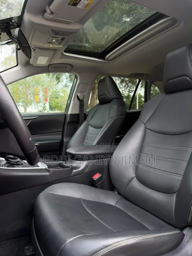 Toyota RAV4 XLE 2022 Gray