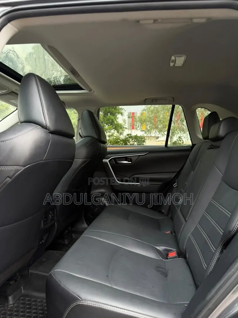 Toyota RAV4 XLE 2022 Gray