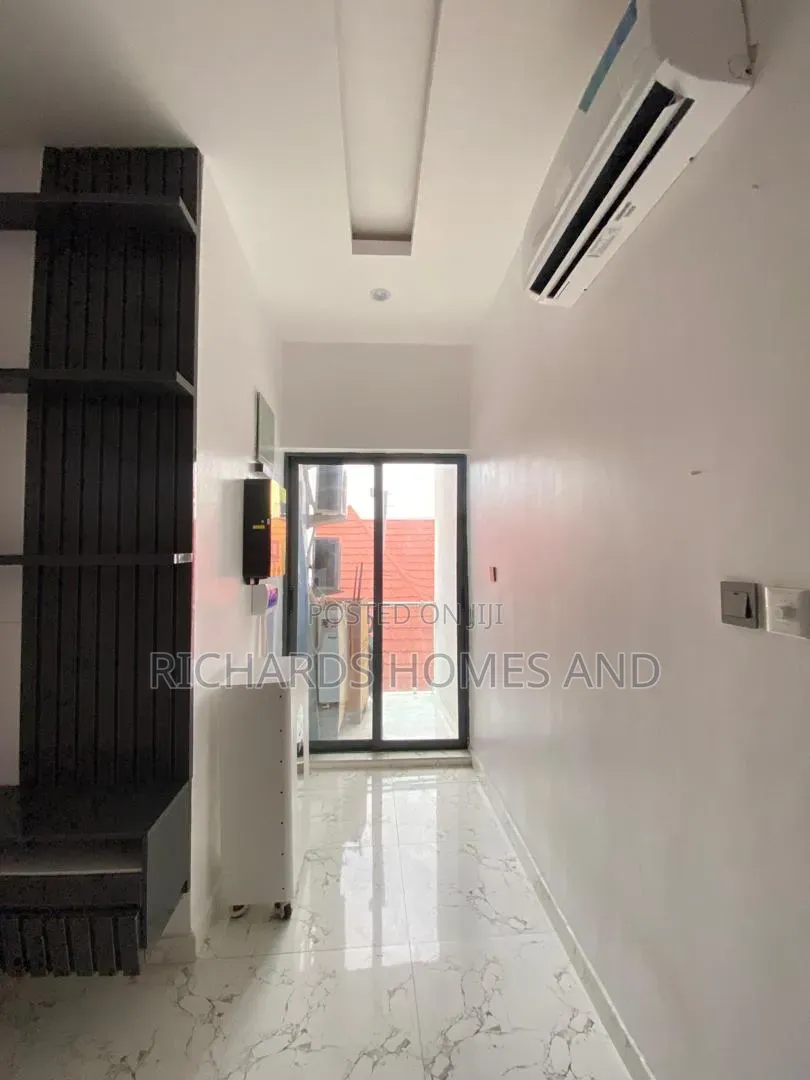 2bdrm Apartment in Chevron for sale