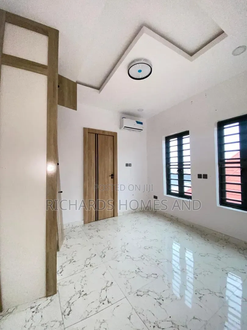 2bdrm Apartment in Chevron for sale