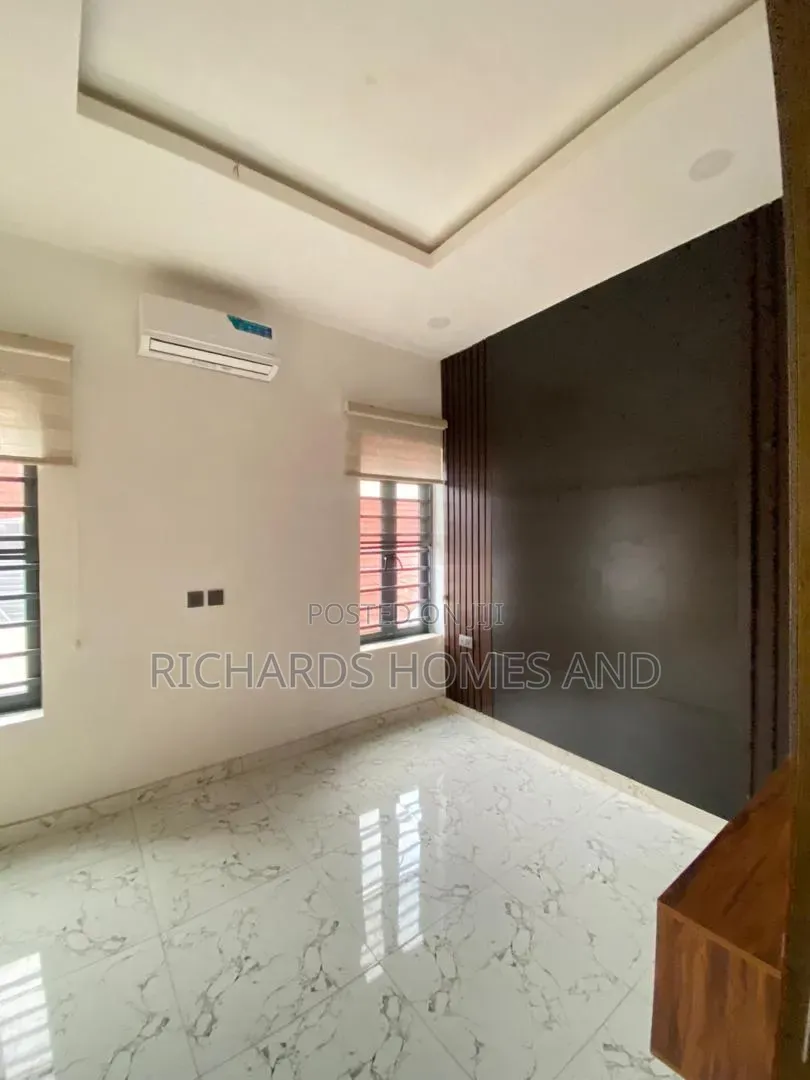 2bdrm Apartment in Chevron for sale