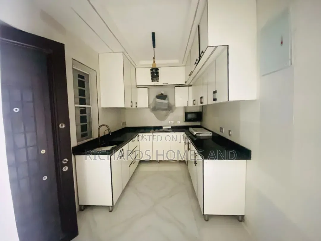 4bdrm Duplex in Lekki Phase 1 for sale