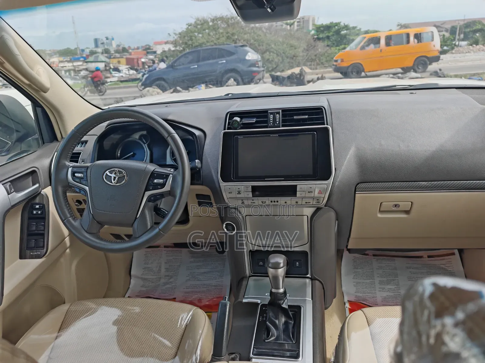 Toyota Land Cruiser Prado 2022 White