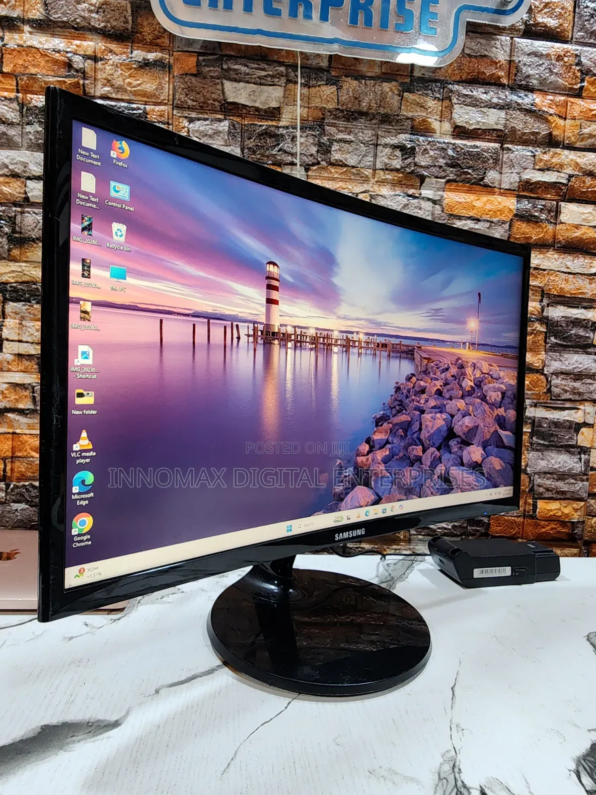 Samsung 22-Inch Curved 1080p Led Hdmi Monitor