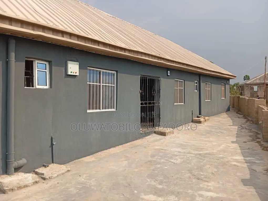 6bdrm Bungalow in Alamuku Area, Ifo for sale