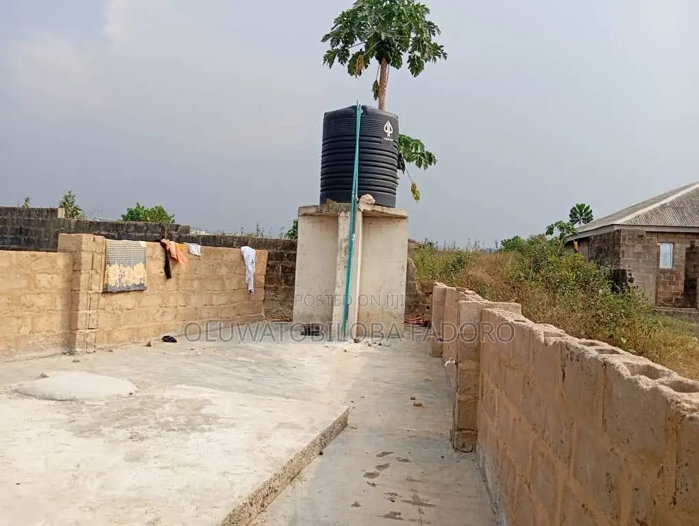 6bdrm Bungalow in Alamuku Area, Ifo for sale