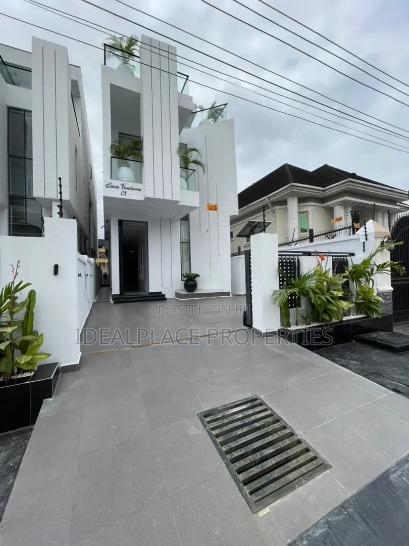 5bdrm Duplex in Ikota for sale