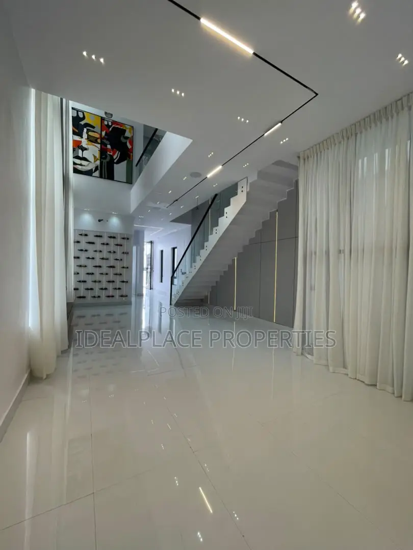 5bdrm Duplex in Ikota for sale