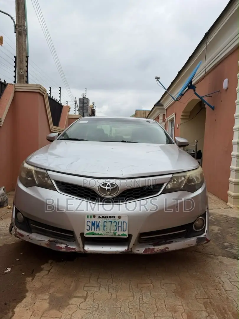 Toyota Camry SE 4dr Sedan (3.5L 6cyl 6A) 2014 Silver
