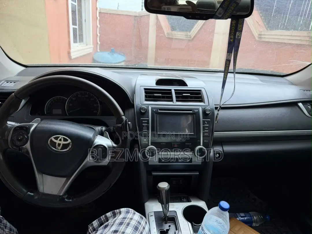 Toyota Camry SE 4dr Sedan (3.5L 6cyl 6A) 2014 Silver