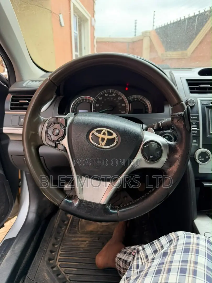 Toyota Camry SE 4dr Sedan (3.5L 6cyl 6A) 2014 Silver