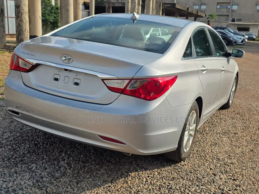Hyundai Sonata SE 2.0T Sedan FWD (2.0L 4cyl 6A) 2012 Silver