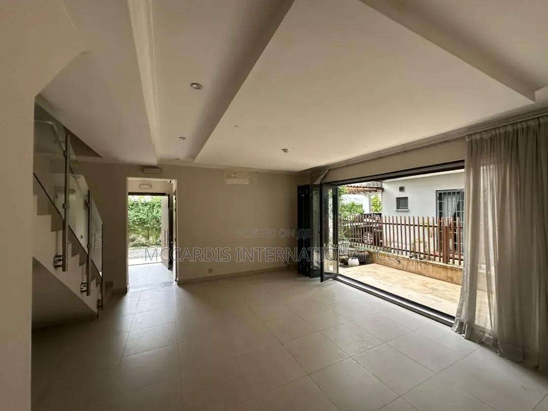 4bdrm Townhouse / Terrace in Mekunwen Road Old, Bourdillon for rent