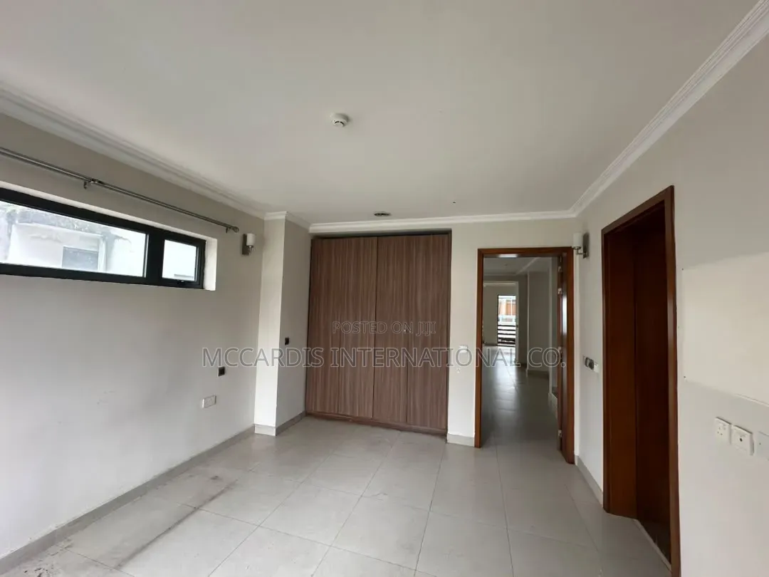 4bdrm Townhouse / Terrace in Mekunwen Road Old, Bourdillon for rent