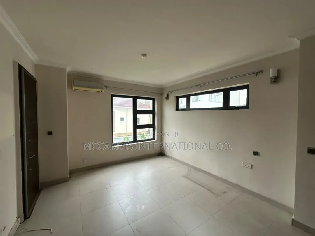 4bdrm Townhouse / Terrace in Mekunwen Road Old, Bourdillon for rent