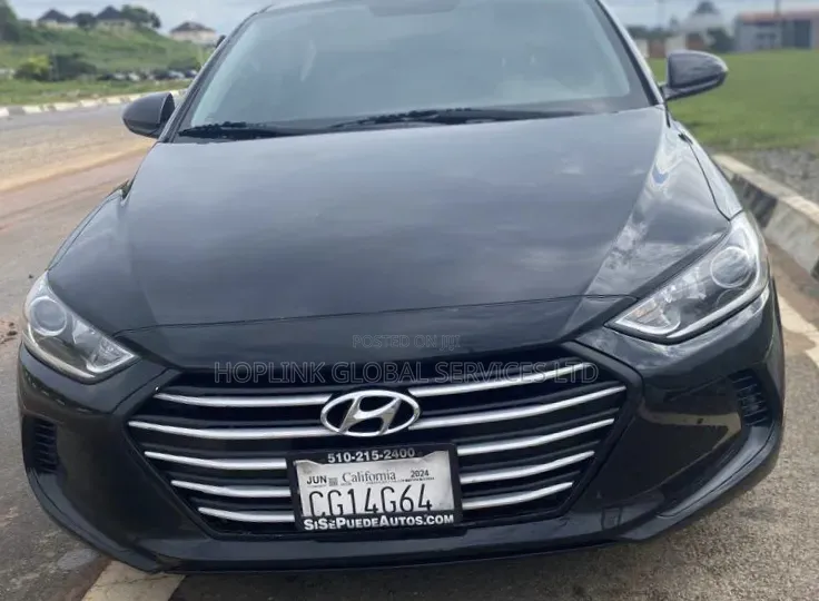 Hyundai Elantra SE Sedan FWD (2.0L 4cyl 6M) 2017 Black