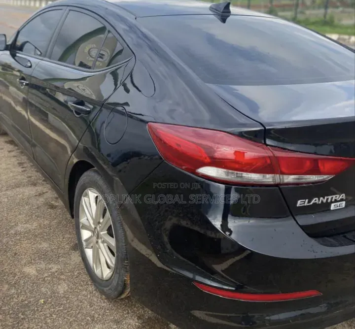 Hyundai Elantra SE Sedan FWD (2.0L 4cyl 6M) 2017 Black
