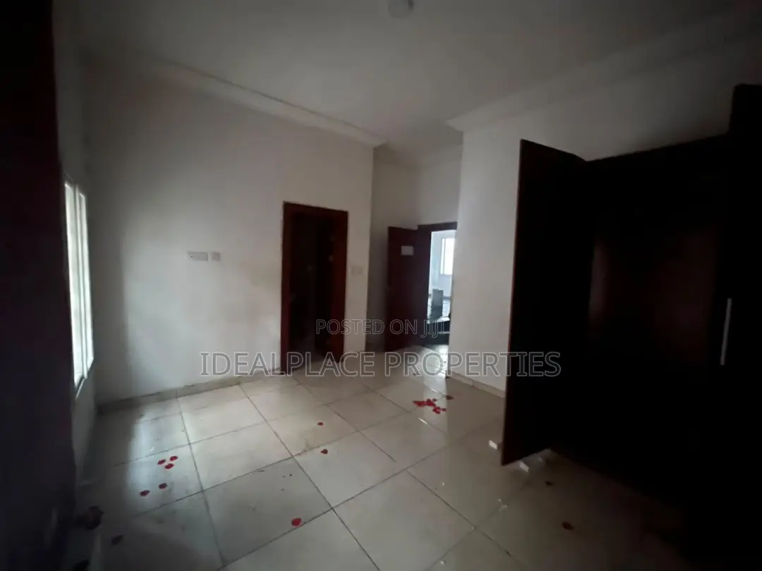 5bdrm House in Lekki Phase 1 for rent