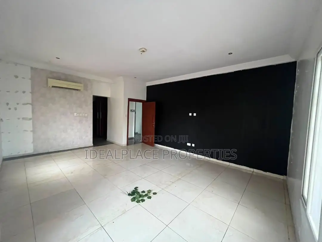 5bdrm House in Lekki Phase 1 for rent