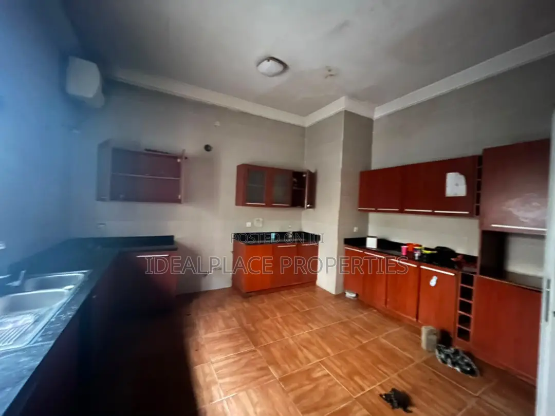 5bdrm House in Lekki Phase 1 for rent