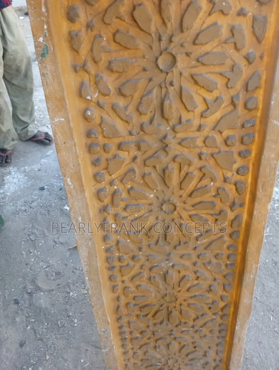 Ceiling Moulds.