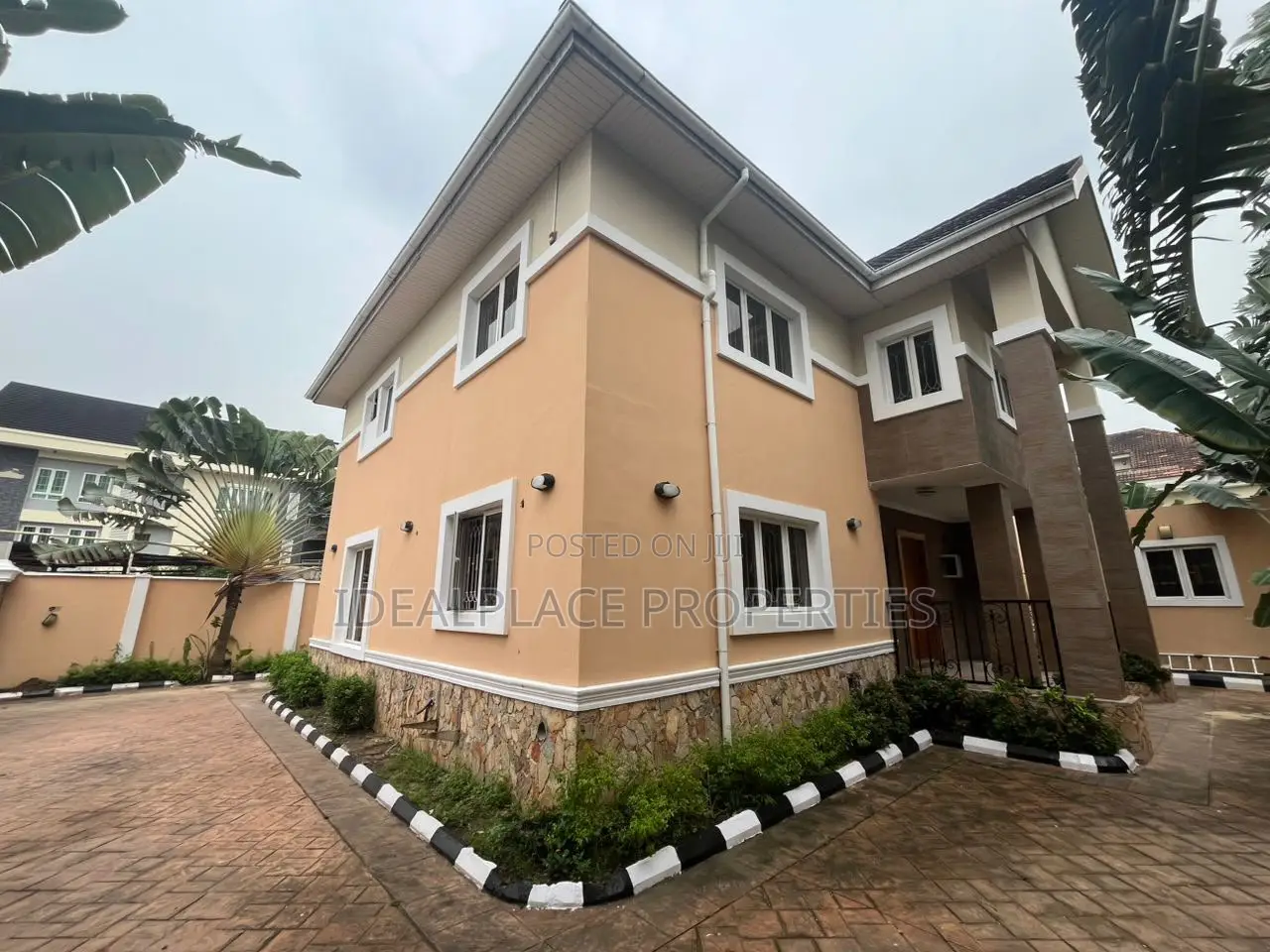 5bdrm House in Banana Island for rent