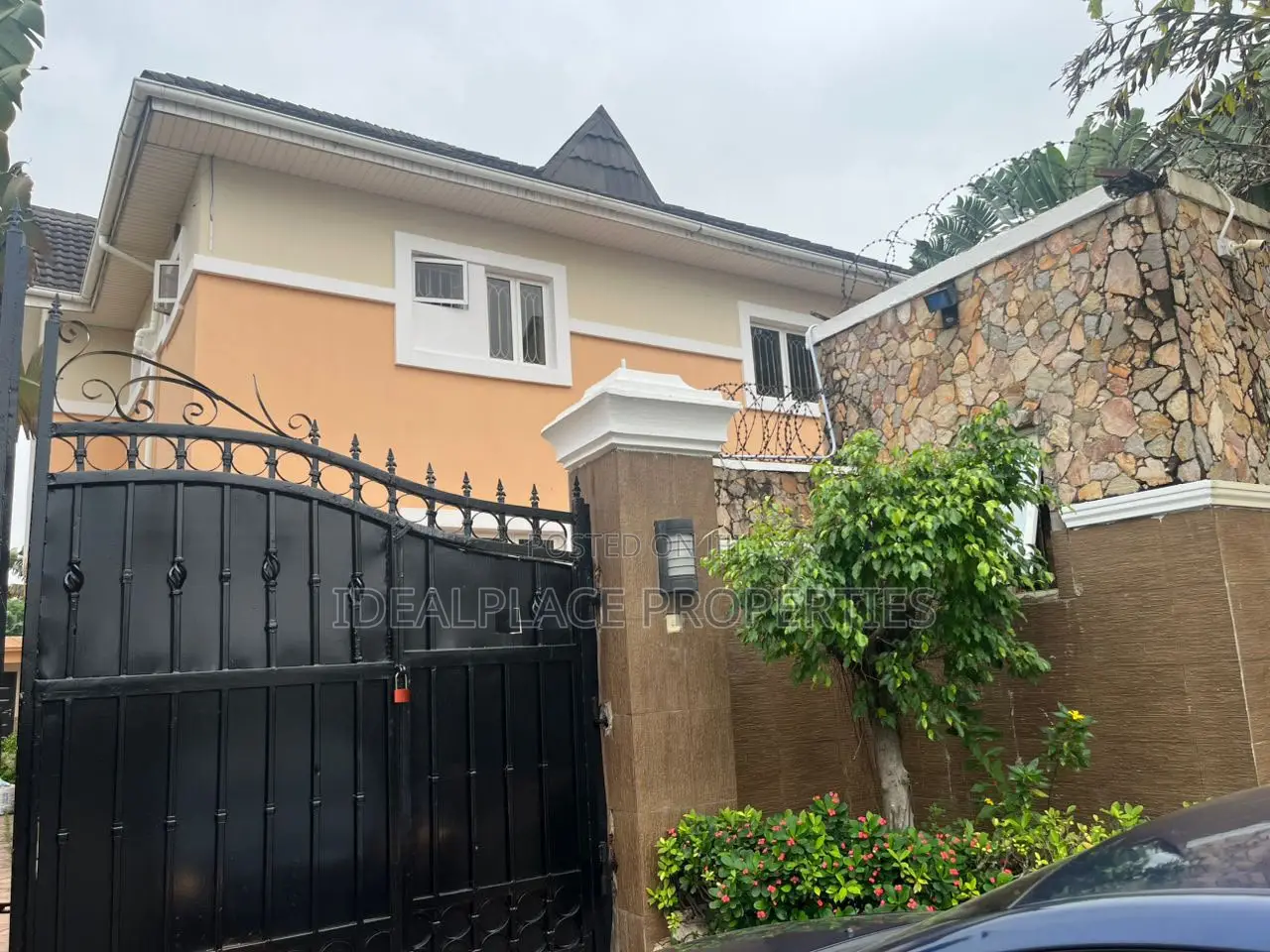5bdrm House in Banana Island for rent
