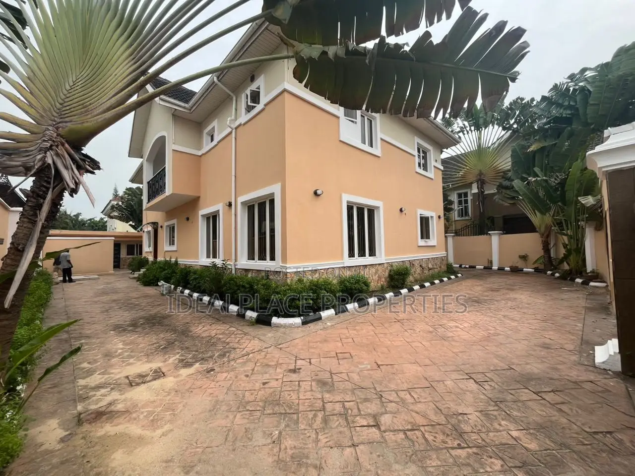 5bdrm House in Banana Island for rent