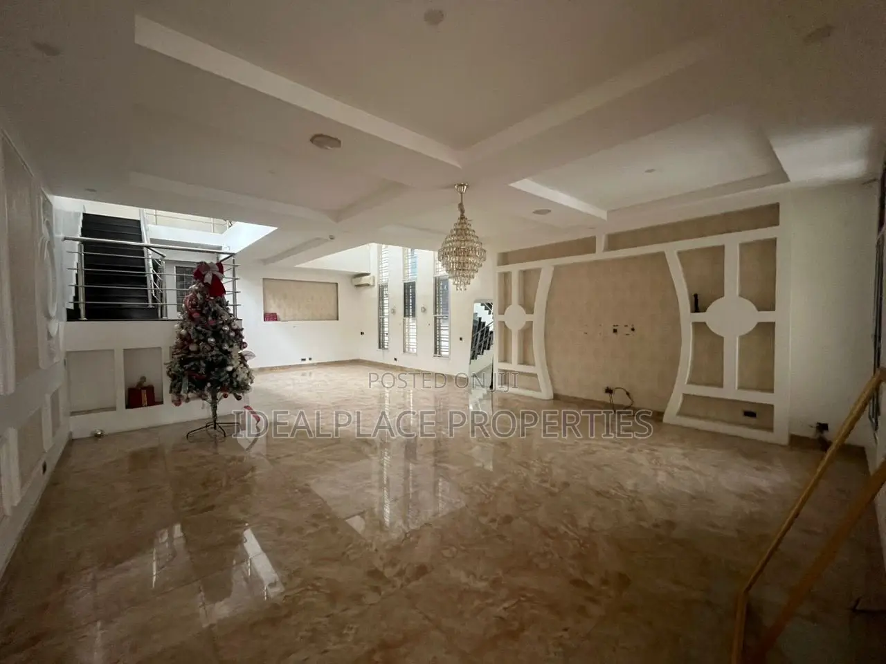 5bdrm House in Banana Island for rent